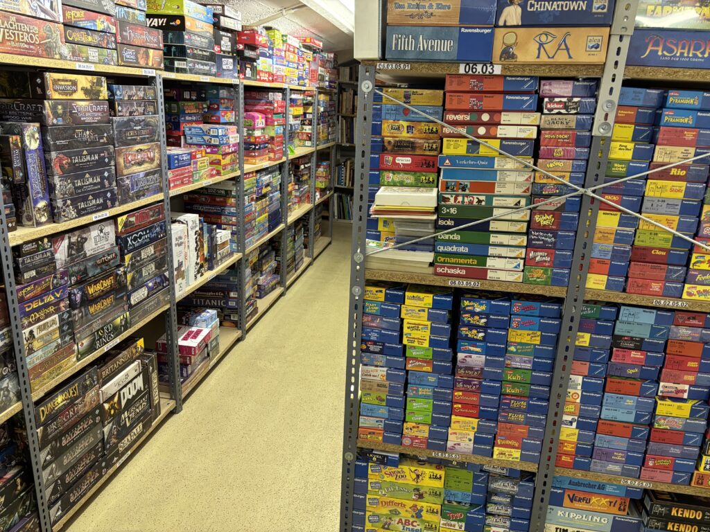 Bayerisches Spiele-Archiv, Haar bei München, Regale